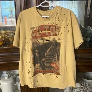 A oversized tee shirt